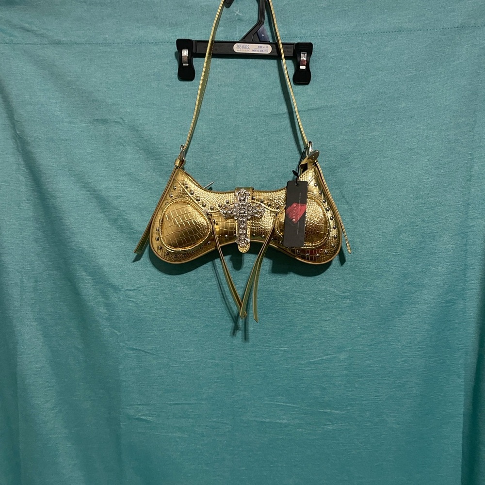 Chic Gold Shoulder Bag with Embellishments